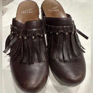 Deni brown Dansko fringe leather heel clogs